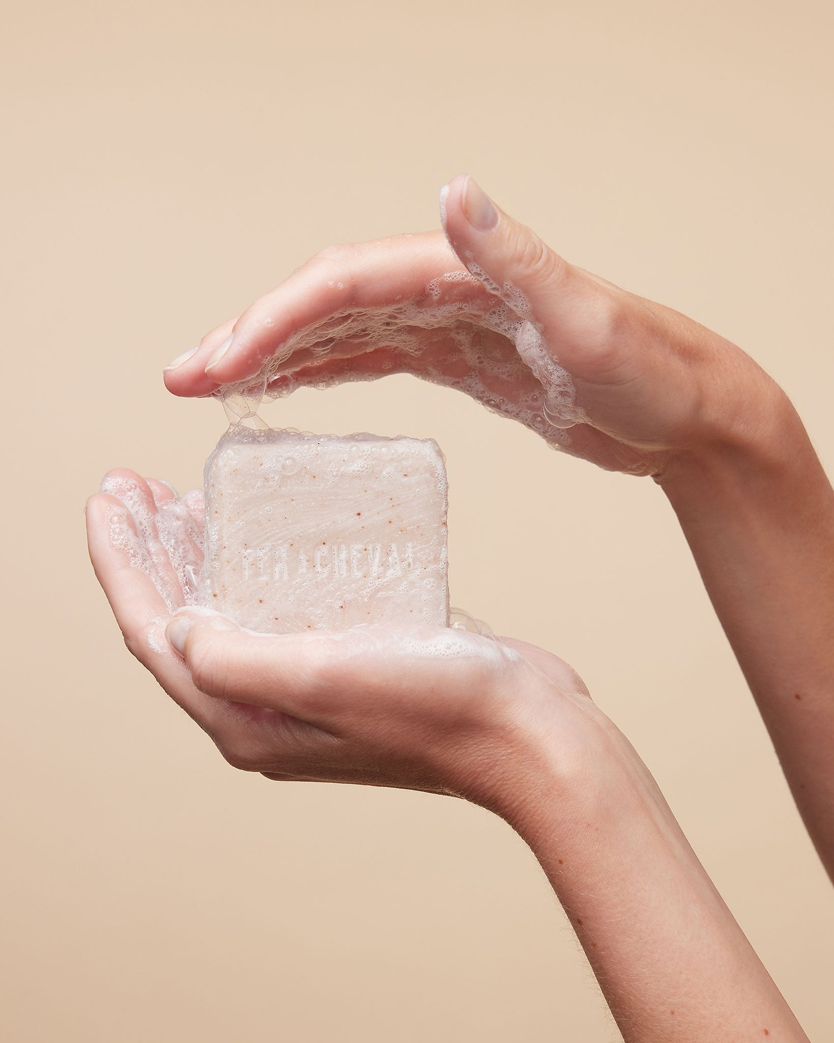 Trio Solide: Nettoyant, Shampoing et Après-shampoing